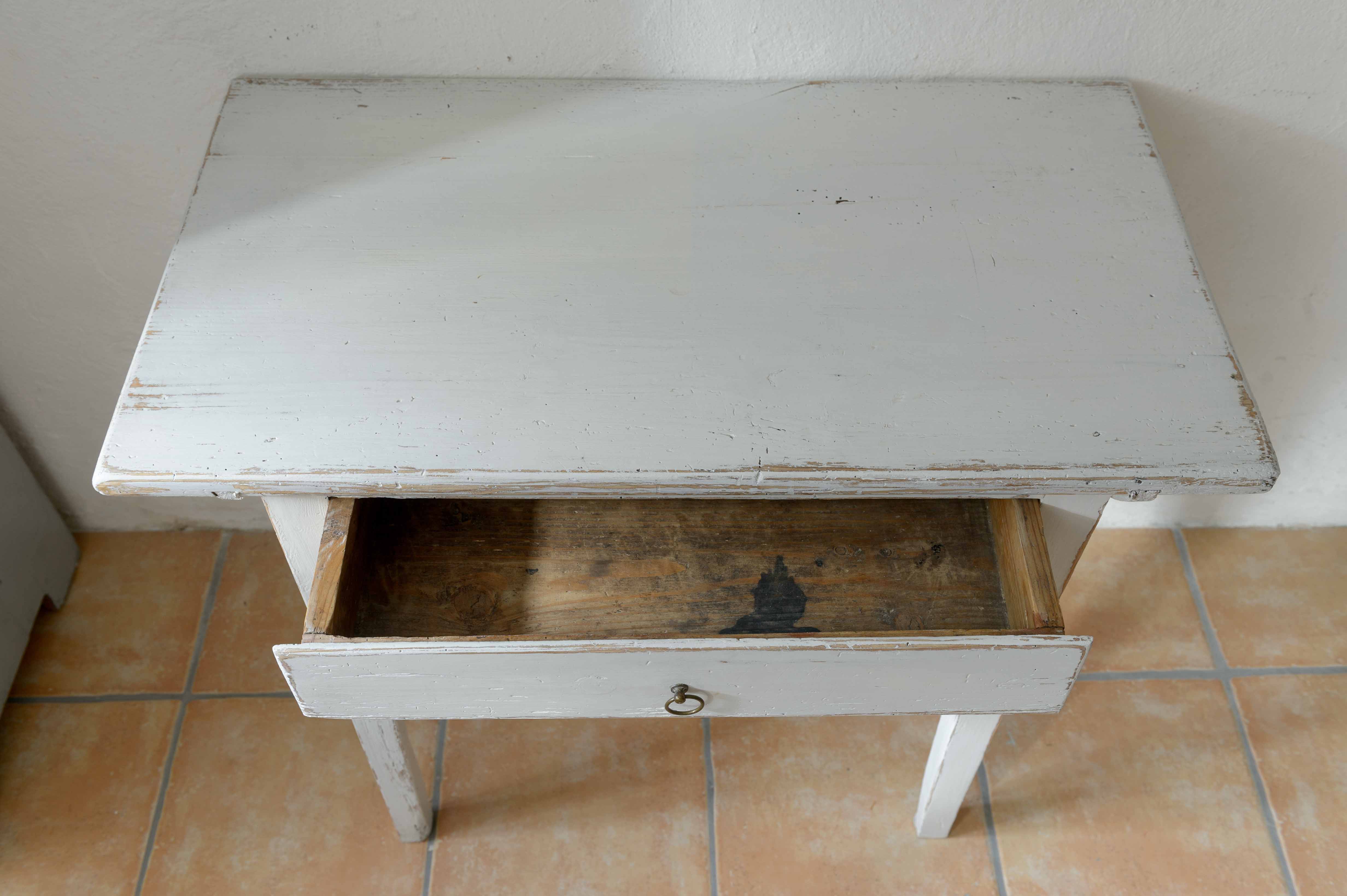 Butik Lanthandeln Fint gammalt avlastningsbord med låda SåLT Butik Lanthandeln Fint gammalt avlastningsbord med låda SåLT