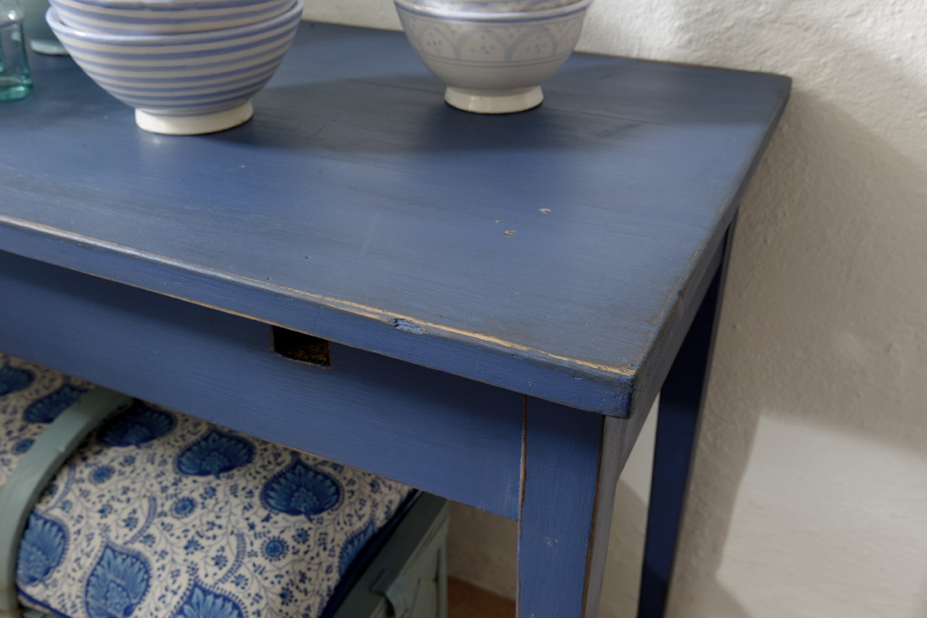 Butik Lanthandeln Ett sommarfint gammalt avlastningsbord SåLT Butik Lanthandeln Ett sommarfint gammalt avlastningsbord SåLT