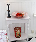 Litet pastell rosa avlastningsbord